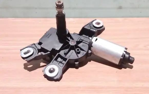 Volkswagen PASSAT B7 Rear window wiper motor 3C9955711A 53032812