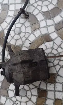 Lexus CT 200H Front brake caliper