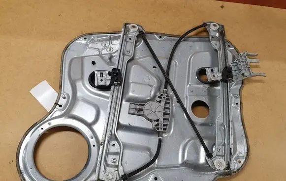 Hyundai Santa Fe Front window lifting mechanism without motor 824702B030WKS4 2601213