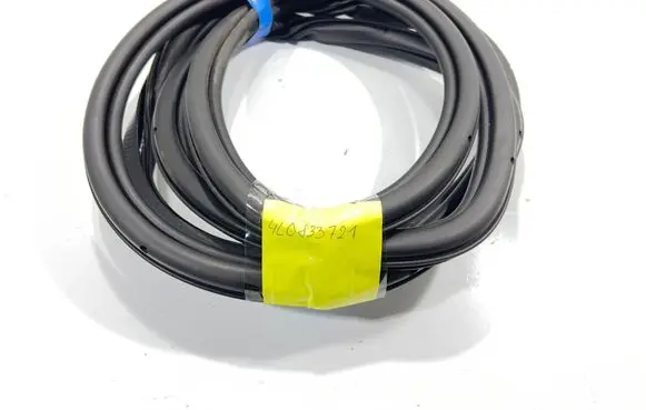 Audi Q7 4L Engine compartment rubber 4L0833721
