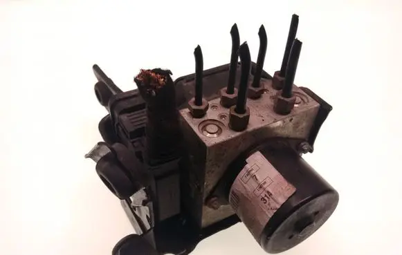 Opel Insignia A ABS Pump 13332550