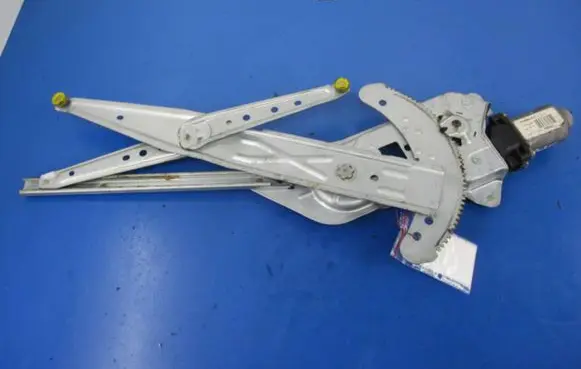 Nissan Kubistar Front door window regulator with motor