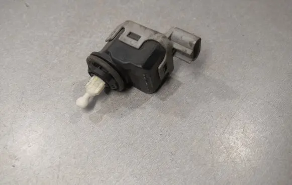Opel Astra G Headlight level adjustment motor 90590665