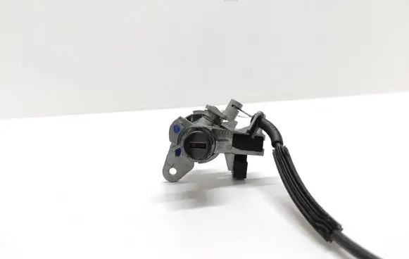 Audi A6 S6 C6 4F Tailgate exterior lock 8E0827573