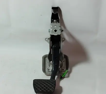 Volkswagen Touran I Brake pedal 1T1723057L 8352540007101863