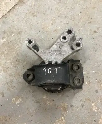 Nissan Qashqai Engine mounting bracket 112846249