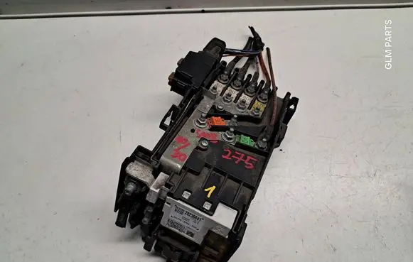Peugeot 5008 Fuse module 9666527580 28236841