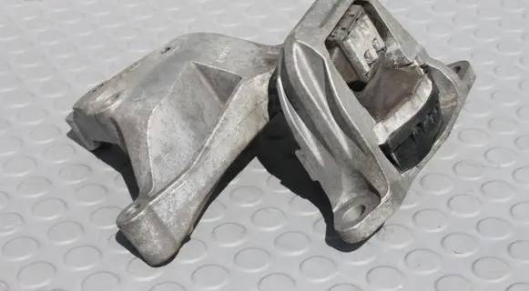 Nissan Qashqai J12 Engine mounting bracket H13 JAPANH13