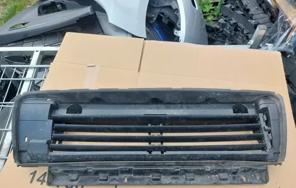 Dacia Duster II Radiator trim 214F69647R