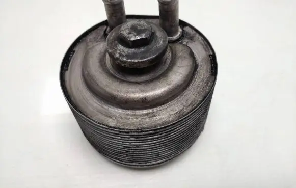 Nissan Pathfinder R51 Oil filter mounting bracket