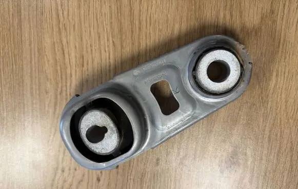 Engine mount bracket