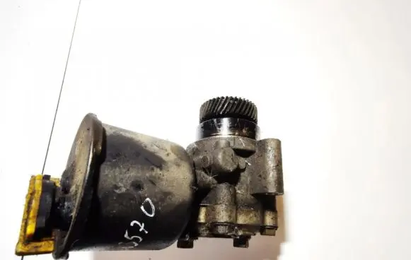 Mazda 323 F Power steering pump