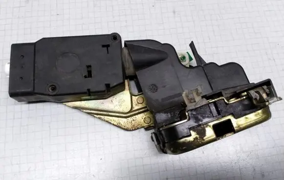 Mitsubishi Space Star Front door lock