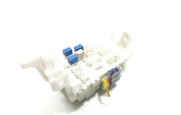 Suzuki Swift II Fuse module P600-9369 P600001XA