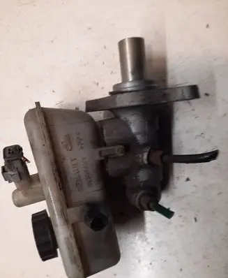 Master brake cylinder