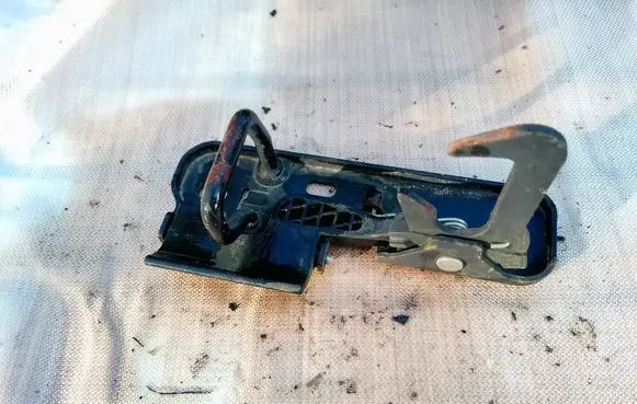 Volkswagen Golf V Engine bonnet/hood lock/latch loop/hook 1K0823480