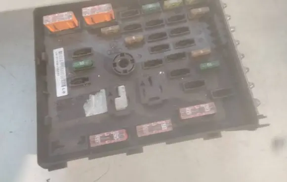 Volkswagen PASSAT B6 Fuse module 3C0937125