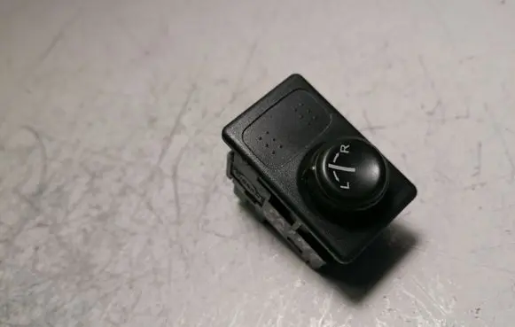 Nissan Primera Wing mirror switch
