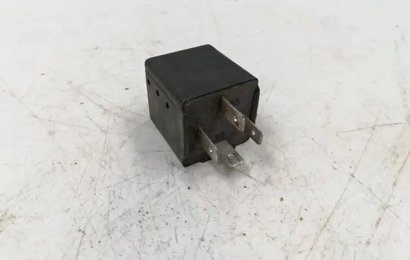 Volkswagen PASSAT B5 Other relay 443951307