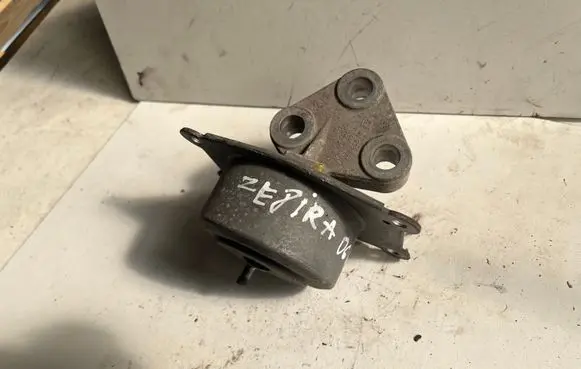 Opel Zafira B Engine mount bracket 13159994 90538648