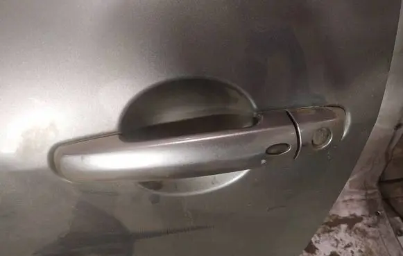 Suzuki Swift I Front door exterior handle 
