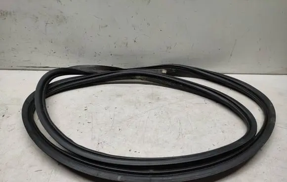 Volvo XC60 Trunk rubber seal (body)