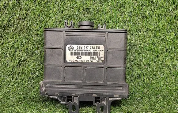 Volkswagen Golf IV Engine control unit/module ECU 01M927733EQ 5DG00792103