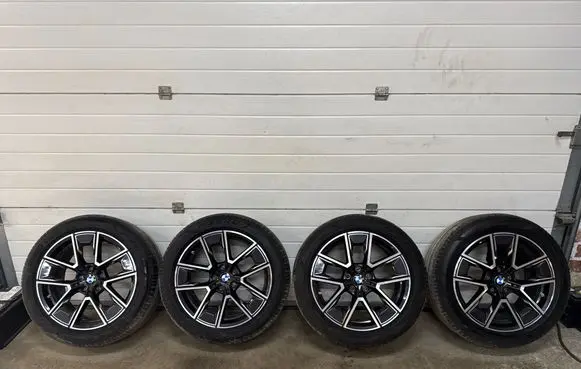 BMW i4 R18 alloy rim 8747286
