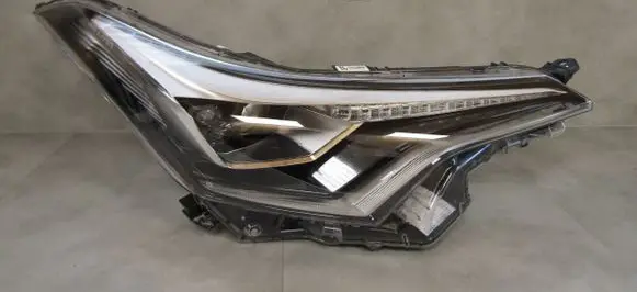 Toyota C-HR I Headlight/headlamp 81110F4170 02112018 17922F