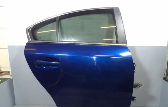 Toyota Avensis T220 Rear door 
