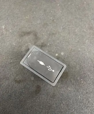 Lexus CT 200H USB socket connector 8619076040