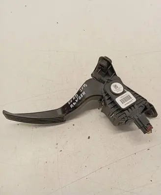 Accelerator throttle pedal