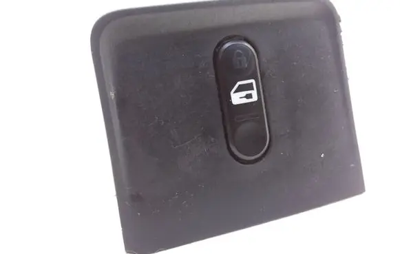 Nissan Primera Central locking switch button 68485BA10