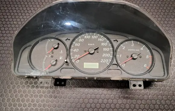 Mazda 323 F Speedometer (instrument cluster)