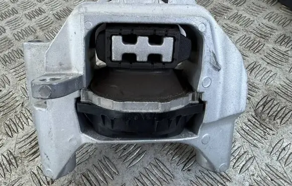 Nissan Qashqai J12 Engine mount vacuum valve 21090814