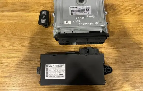 BMW 3 E92 E93 Engine control unit/module 8507136 081016285