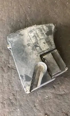 BMW 7 E38 Fuse box cover 1747665
