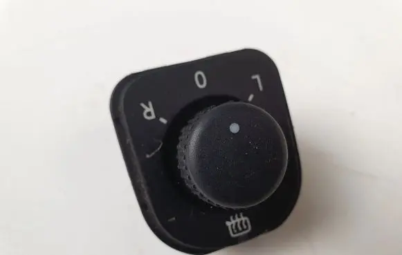 Volkswagen Jetta V Wing mirror switch