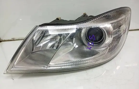 Skoda Octavia Mk2 (1Z) Headlight/headlamp 1Z1941015F 1EL24705201 24705201000824