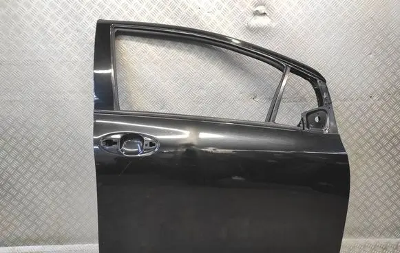 Toyota Yaris Front door 