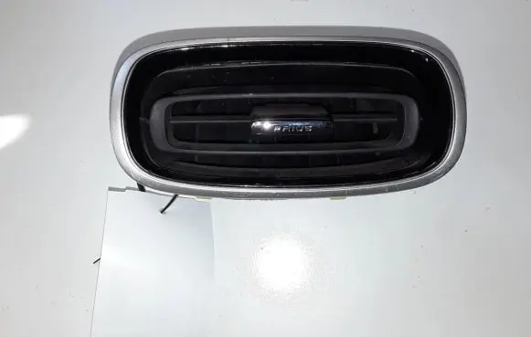 Toyota Prius (XW50) Dashboard side air vent grill/cover trim 5565047190