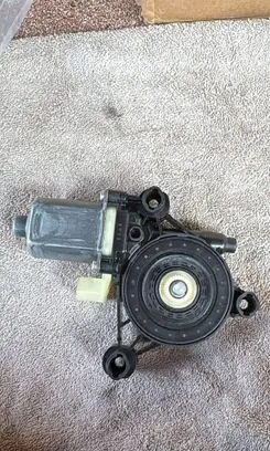Volkswagen Crafter Front door window regulator motor 8W0959802