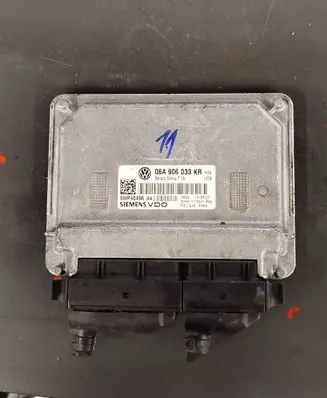 Volkswagen Touran I Engine control unit/module 06a906033kr
