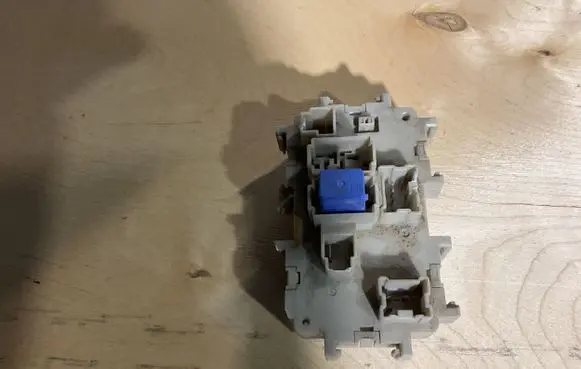 Nissan Pathfinder R51 Fuse module