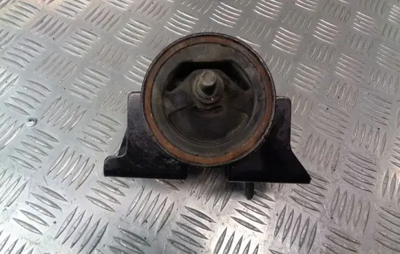 Nissan Primera Engine mounting bracket