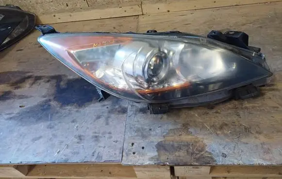 Mazda 3 II Headlight/headlamp 121212