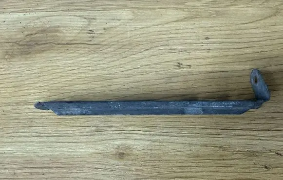 Volvo XC90 Headlight/headlamp mounting bracket 863718