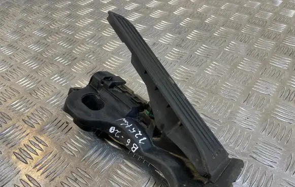 Volkswagen PASSAT B6 Accelerator throttle pedal 1K1723503L 6PV00860001 034207