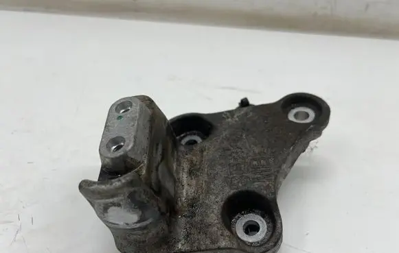 Citroen Berlingo Engine mounting bracket 9807980580