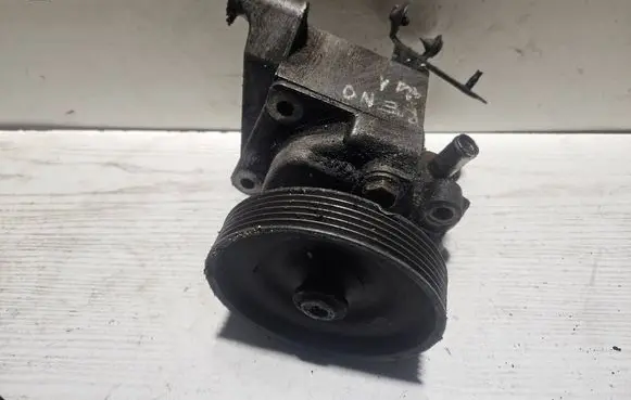 Renault 21 Power steering pump 7846075